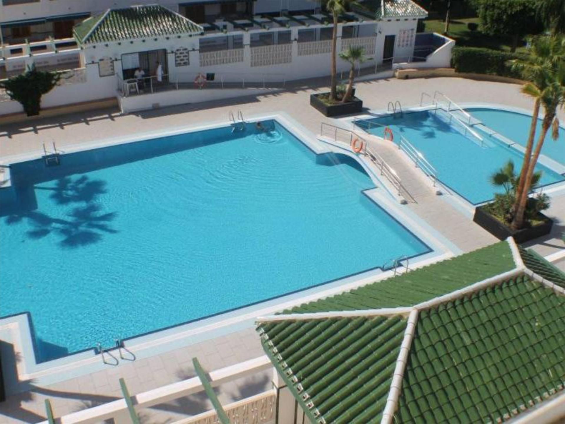 Swimming pool of Flat for sale in Torrevieja  with Air Conditioner, Heating and Private garden