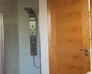 Bathroom of Apartment to rent in El Franco   with Heating, Private garden and Furnished