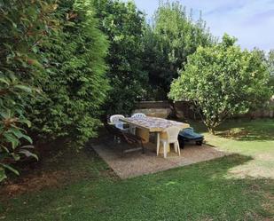 Jardí de Casa o xalet per a compartir en Ferrol amb Jardí privat, Moblat i Forn
