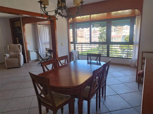 Piso en Alquiler en Calle Catedratico Ferre Vidiella, 5 en Ensanche - Diputación