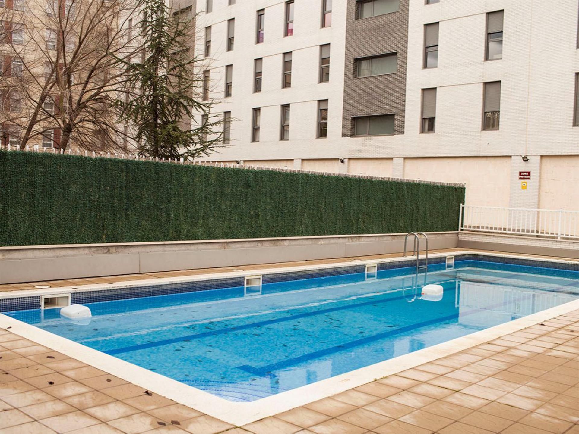 Piscina de Casa adosada en venda en  Logroño amb Terrassa i Piscina