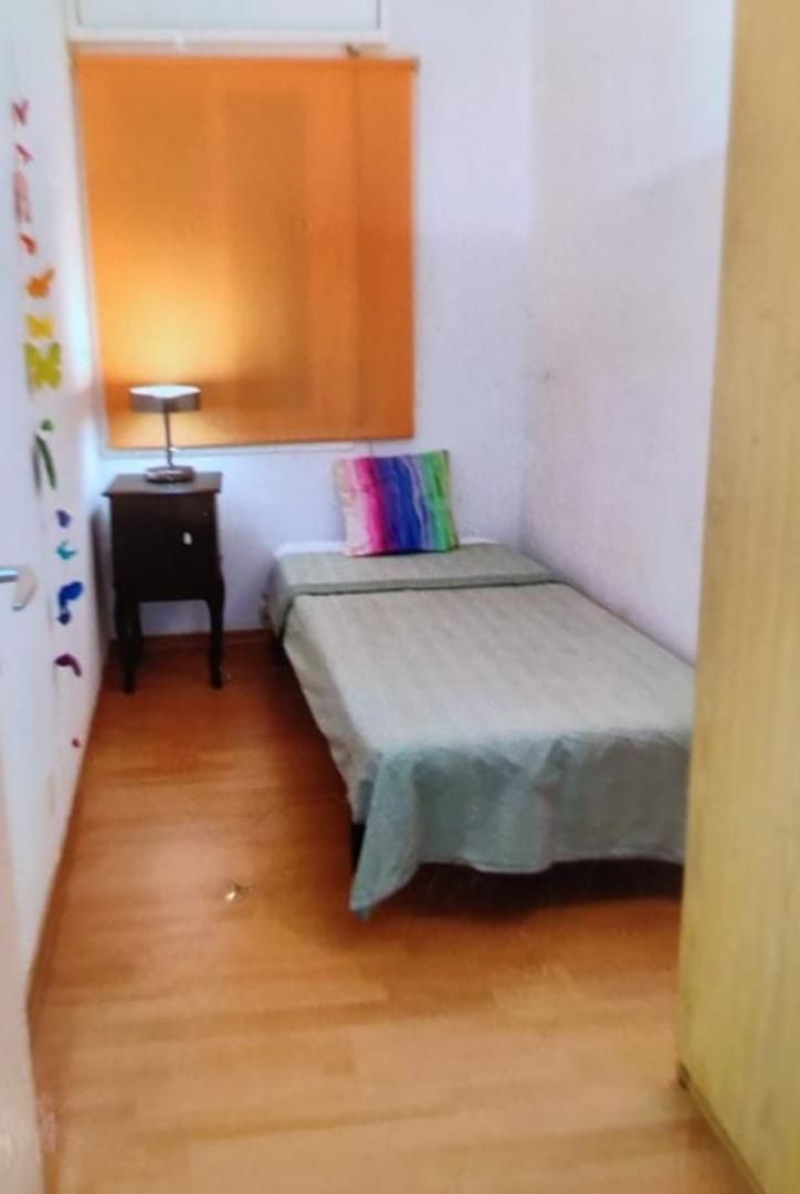Bedroom of Flat to share in  Barcelona Capital  with Parquet flooring, Furnished and Washing machine