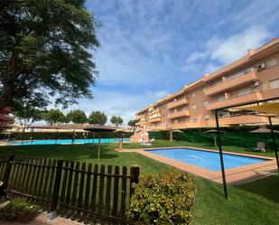 Vista exterior de Pis de lloguer en Chipiona amb Jardí privat, Terrassa i Piscina