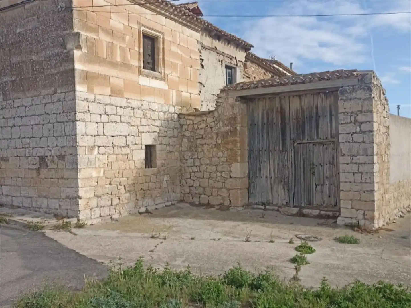 Exterior view of Houses for sale in Valles de Palenzuela  with Private garden