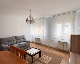 Sala d'estar de Pis de lloguer en Santiago de Compostela  amb Calefacció, Parquet i Moblat