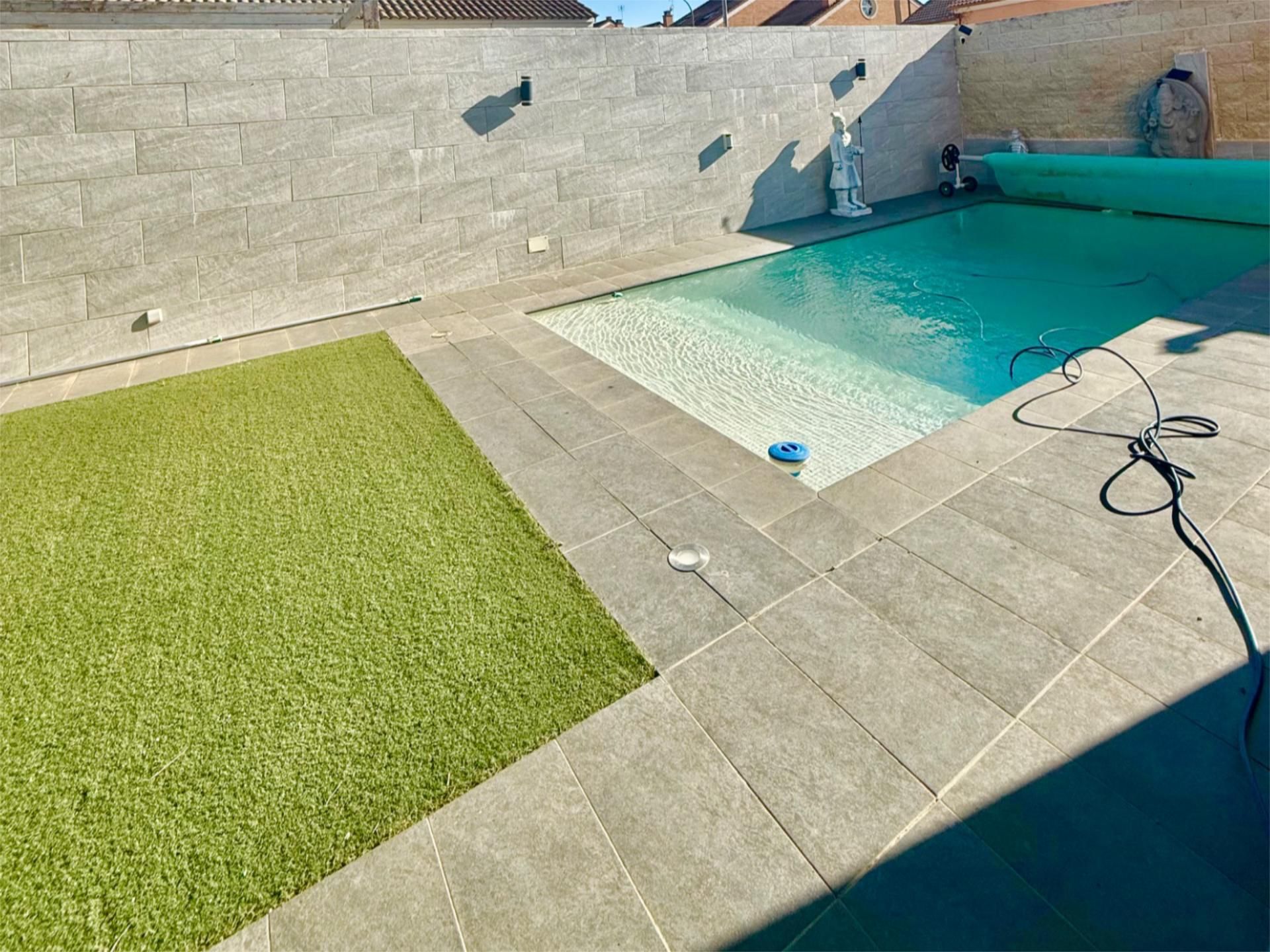 Piscina de Pis en venda en Nambroca amb Aire condicionat, Calefacció i Jardí privat