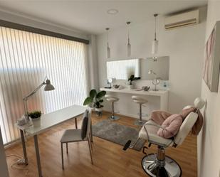 Sala d'estar de Local en venda en Yecla amb Aire condicionat i Parquet