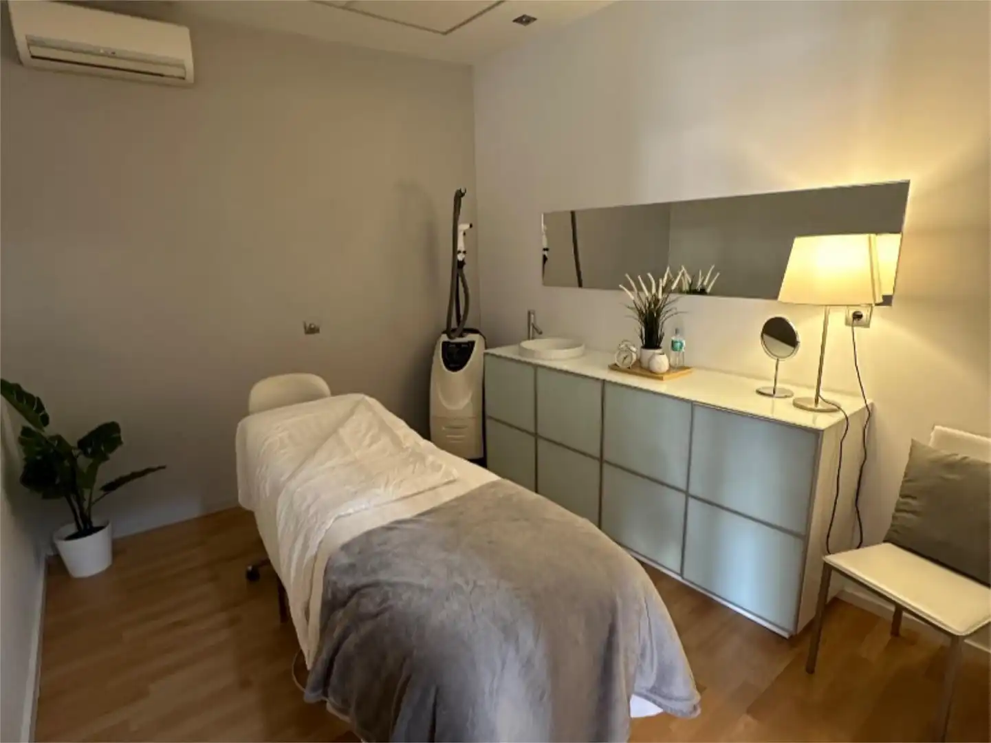 Local en venta en Calle Pintor Juan Albert, 11, Yecla Habitación de Local en venta en Yecla con Aire acondicionado y Parquet