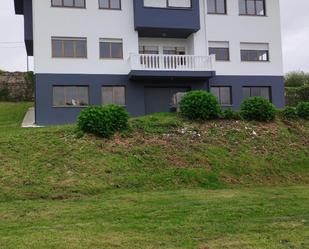 Vista exterior de Casa o xalet en venda en Tapia de Casariego amb Terrassa i Balcó