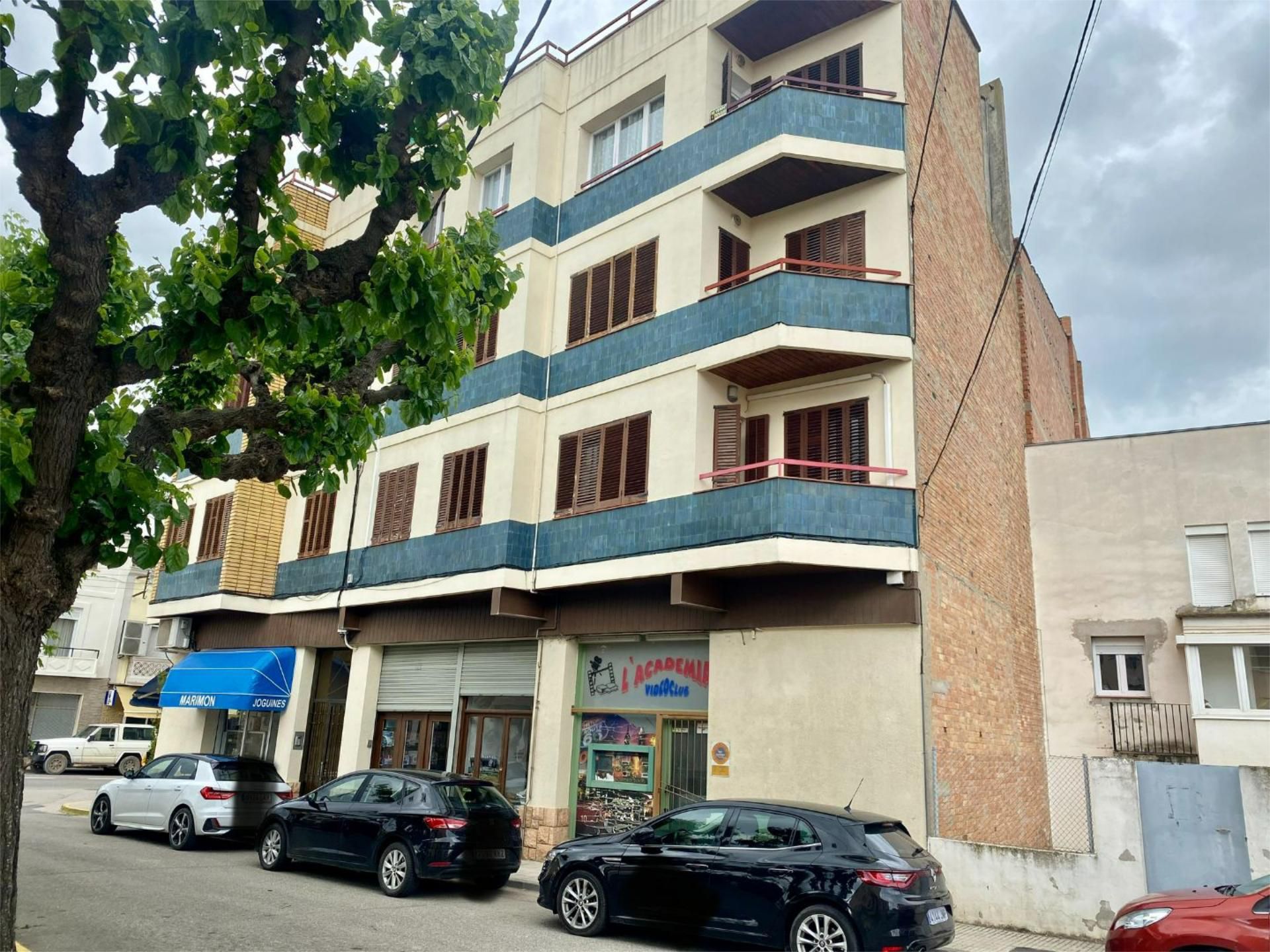 Vista exterior de Pis en venda en La Fuliola amb Terrassa i Balcó