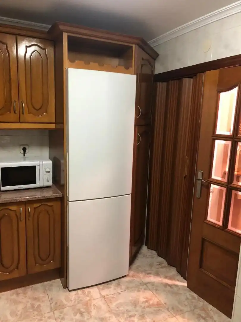 Cuina de Pis de lloguer en Jaén amb Aire condicionat, Calefacció i Moblat