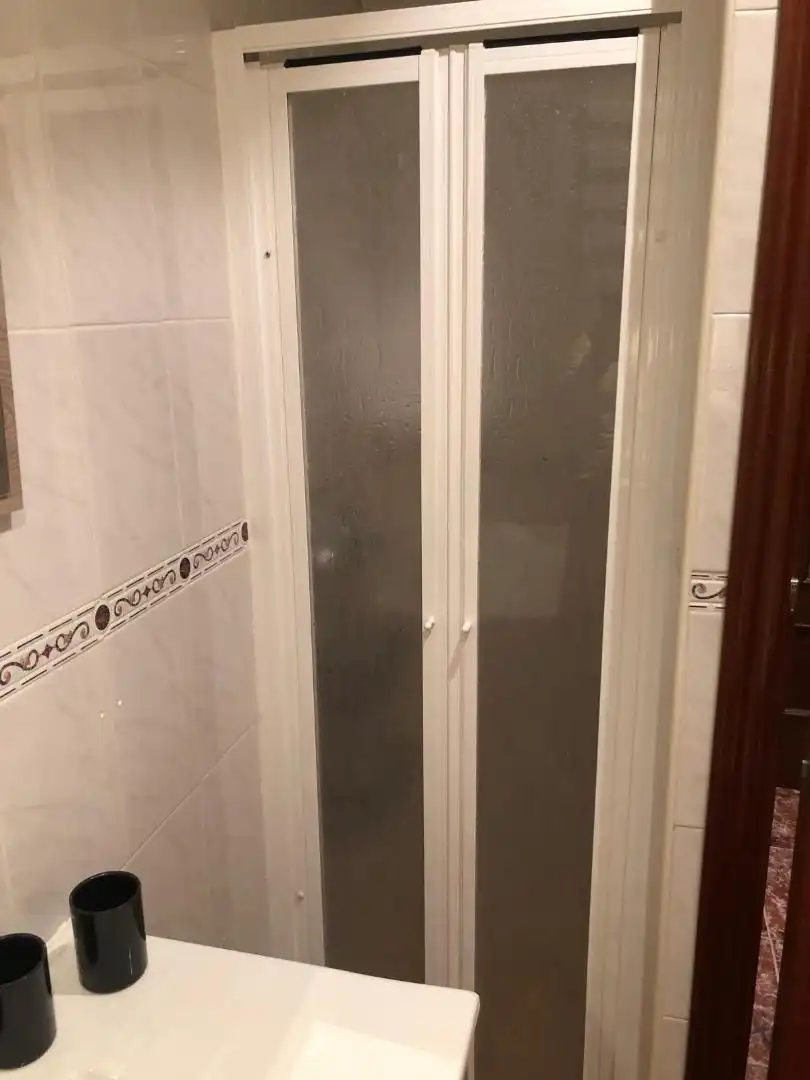 Bany de Pis de lloguer en Jaén amb Aire condicionat, Calefacció i Moblat
