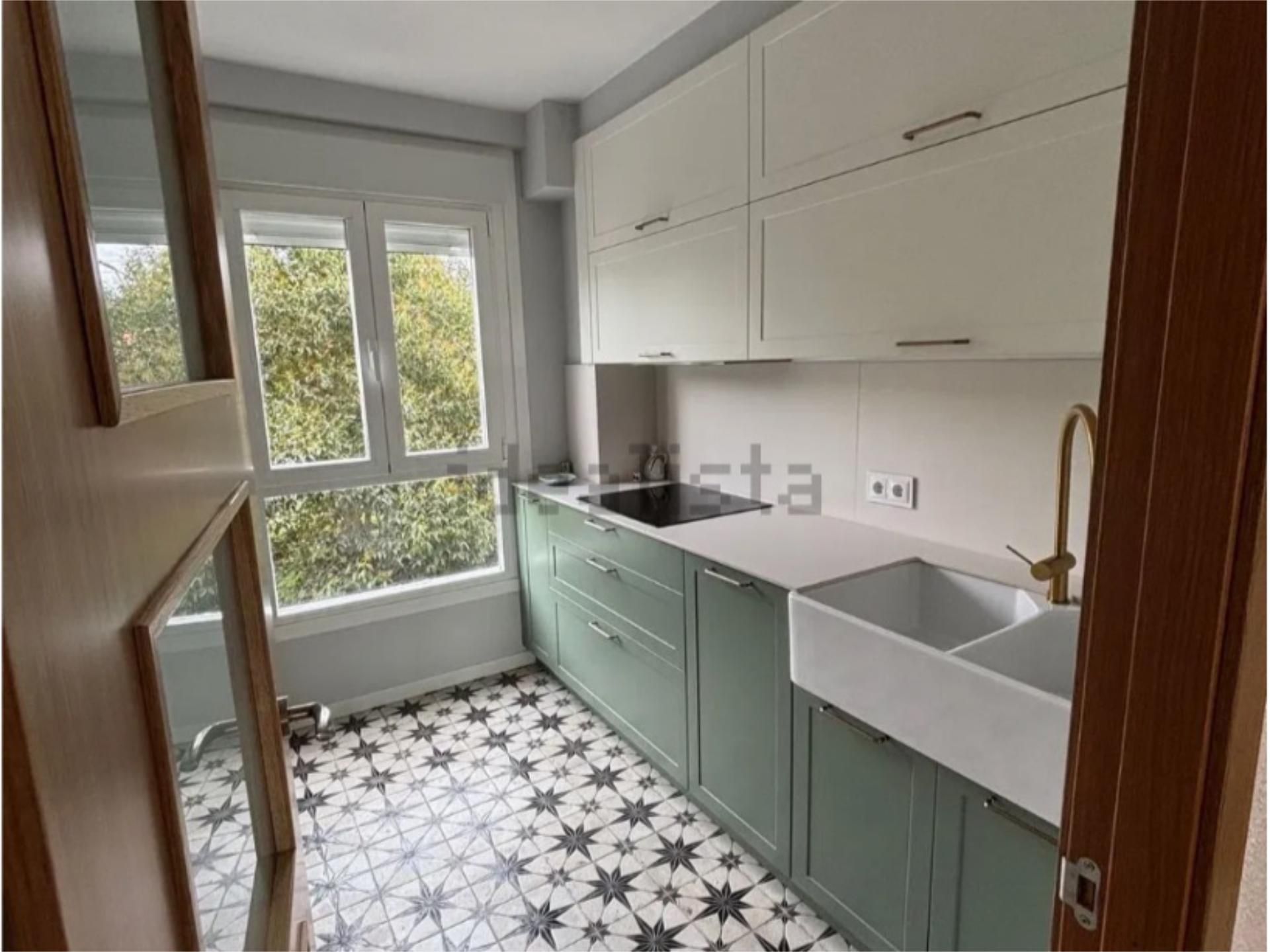 Kitchen of Flat to share in Ourense Capital   with Heating, Private garden and Parquet flooring