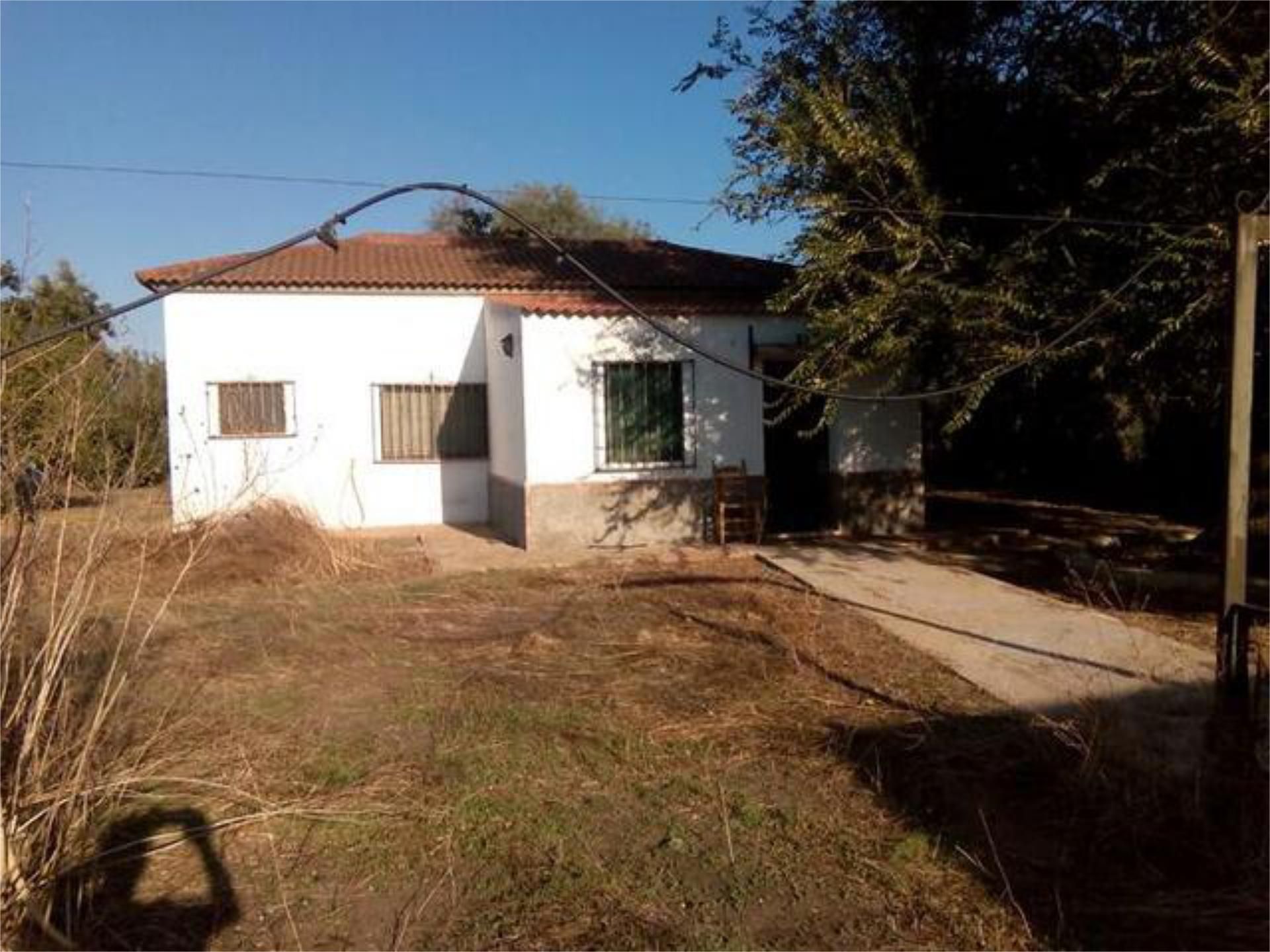 Casa adosada en venda a Carmona