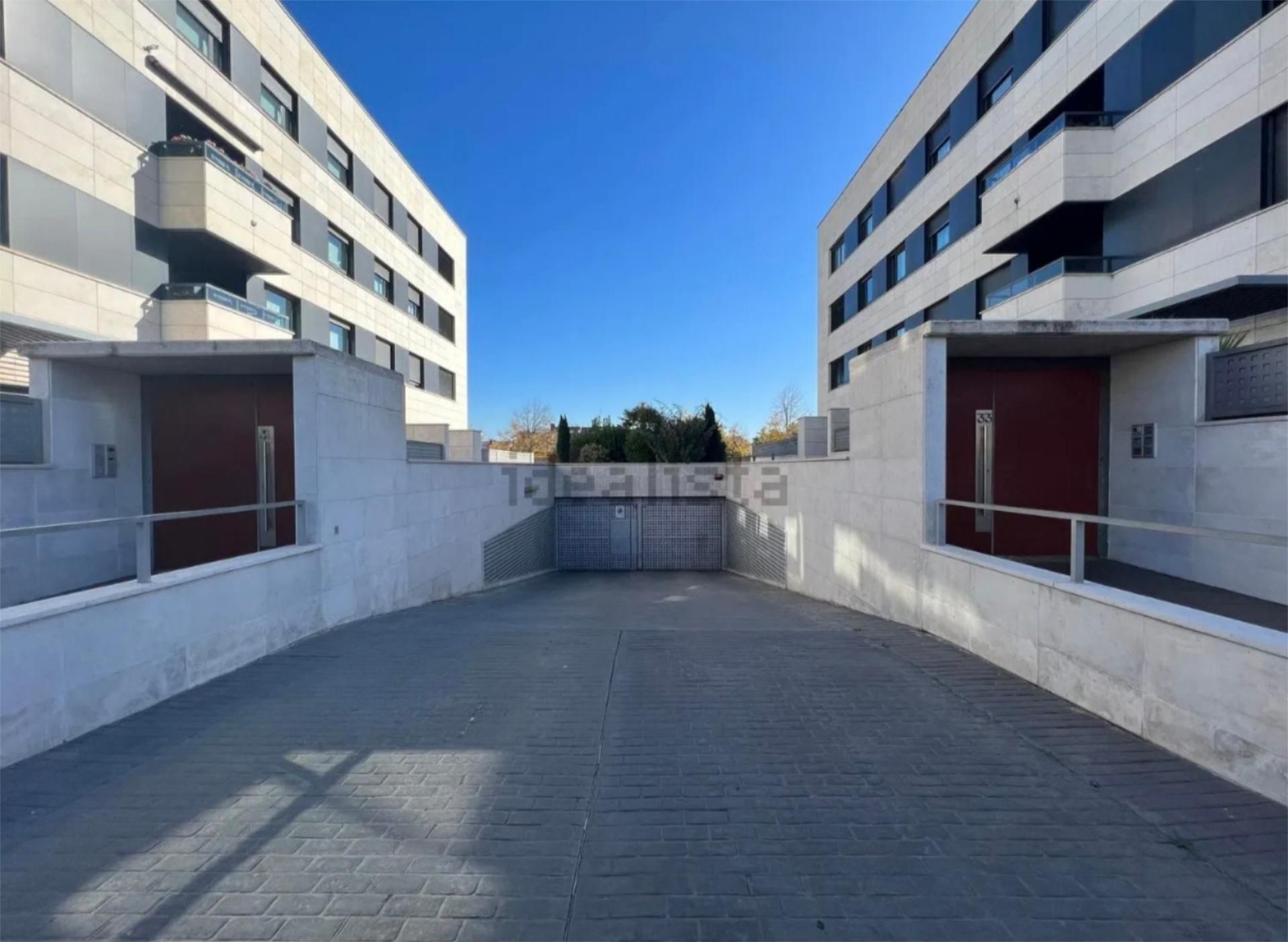 Exterior view of Garage for sale in  Logroño
