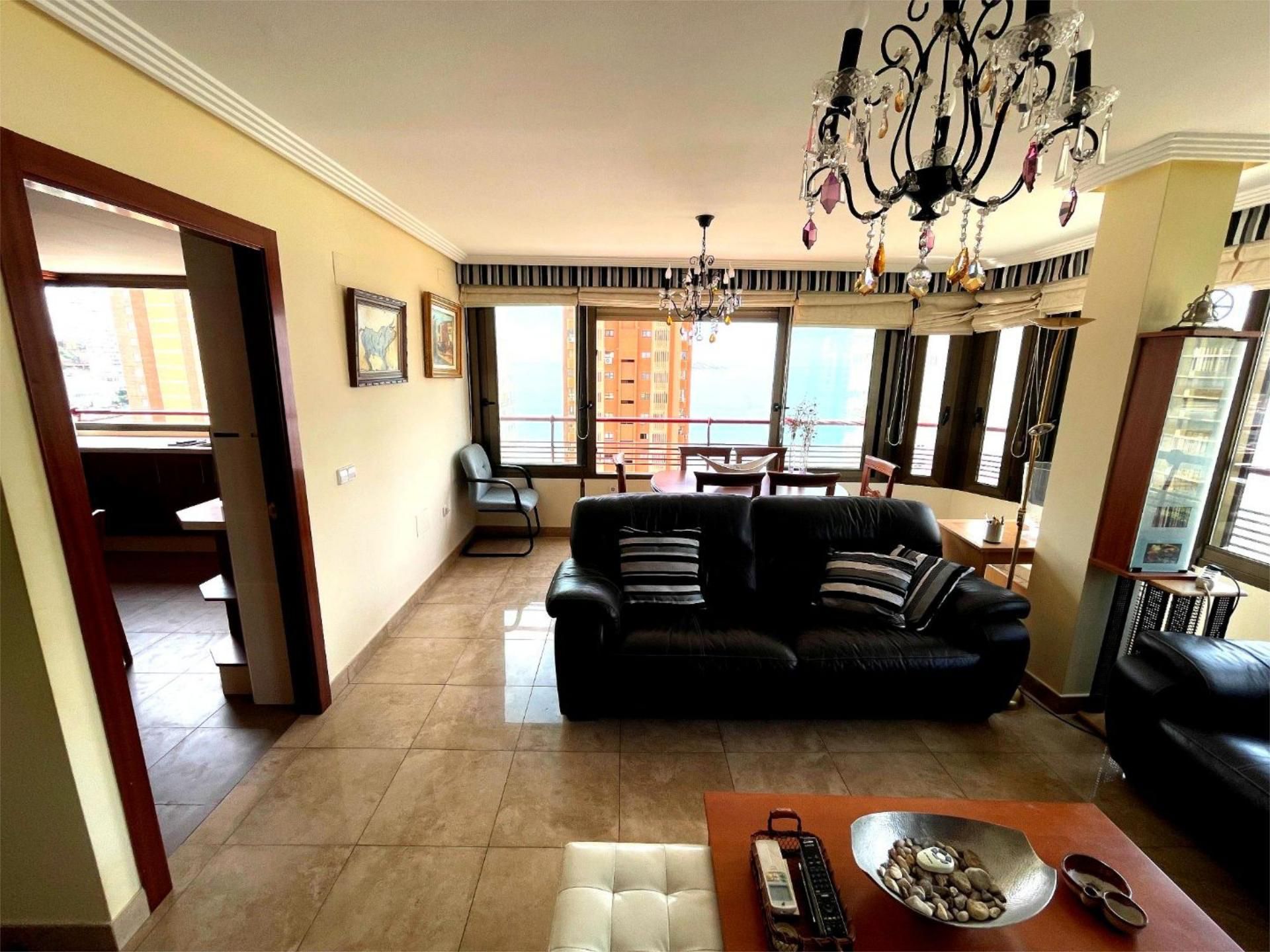 Sala d'estar de Pis en venda en Benidorm amb Aire condicionat