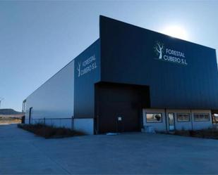Industrial buildings to rent in Mojados