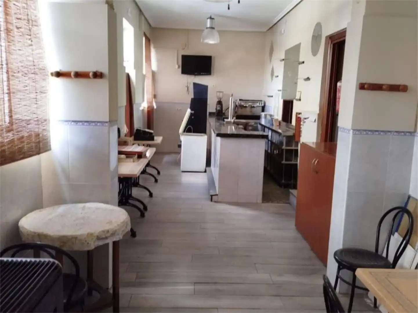 Cocina de Local de alquiler en León Capital  con Calefacción, Parquet y Amueblado