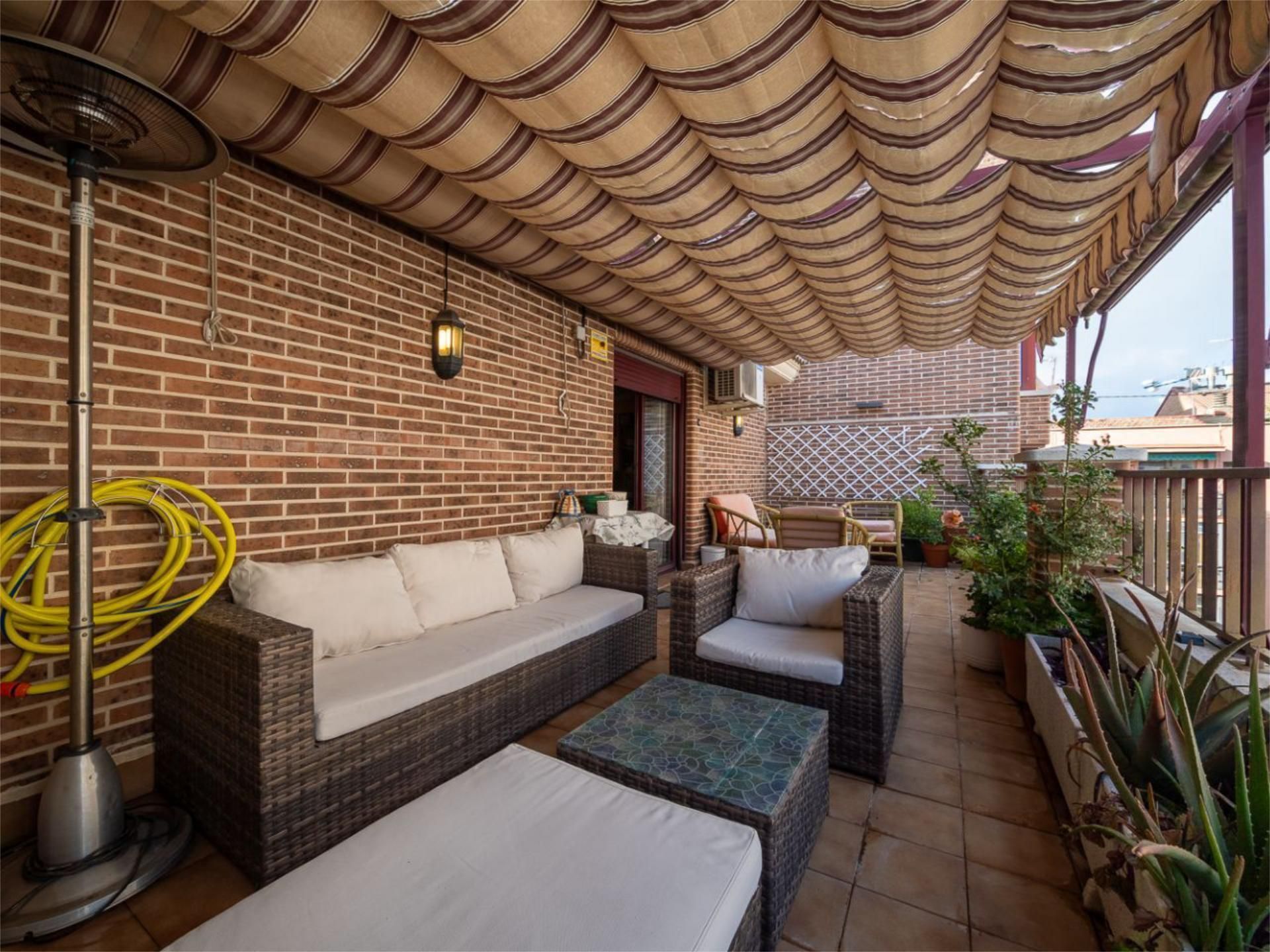 Piso en venta en Calle de la Genciana, 61, Valdeacederas