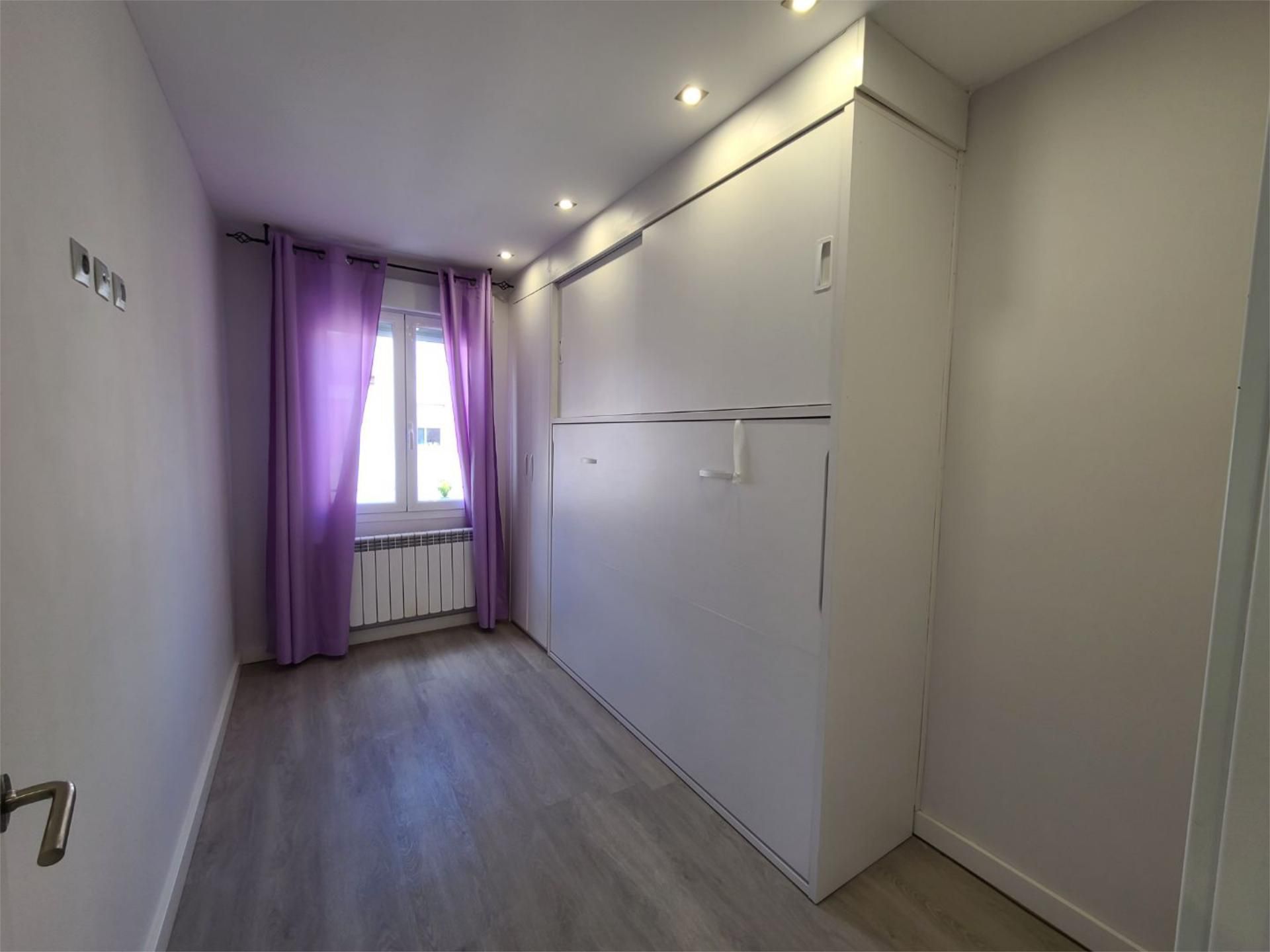 Bedroom of Flat to share in  Logroño  with Heating, Parquet flooring and Furnished