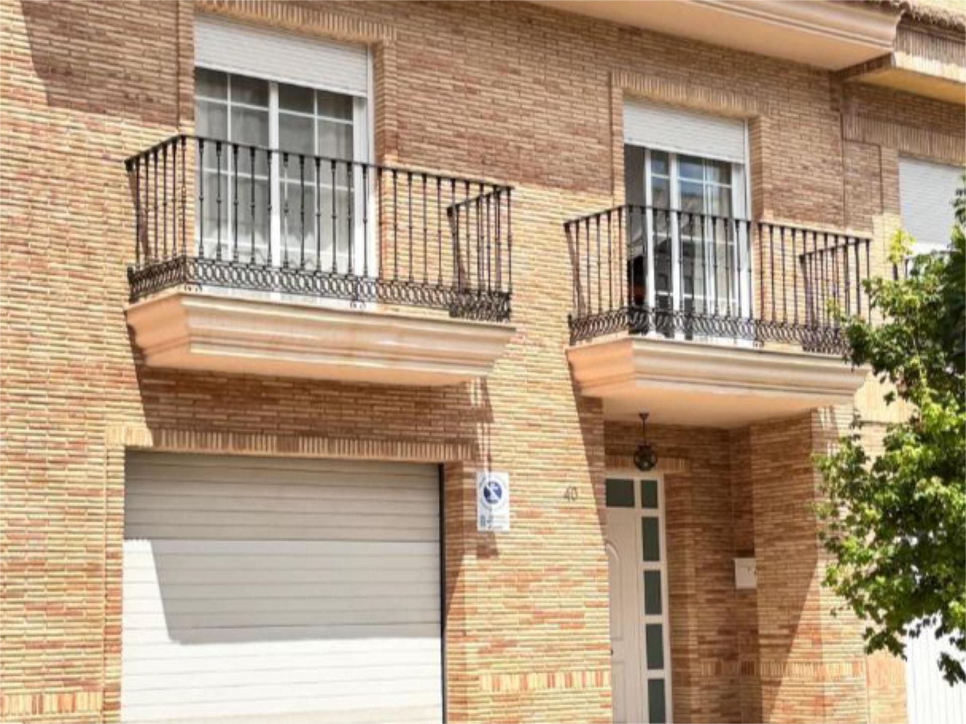 Vista exterior de Casa adosada en venda en Massamagrell amb Calefacció, Terrassa i Balcó