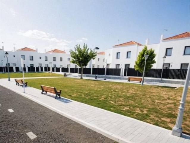 Casa adosada en Venta en Avenida del Valle, 83 en Manzanilla