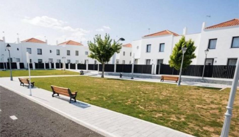 Foto 1 de Casa adosada en venda a Avenida del Valle, 83, Manzanilla, Huelva