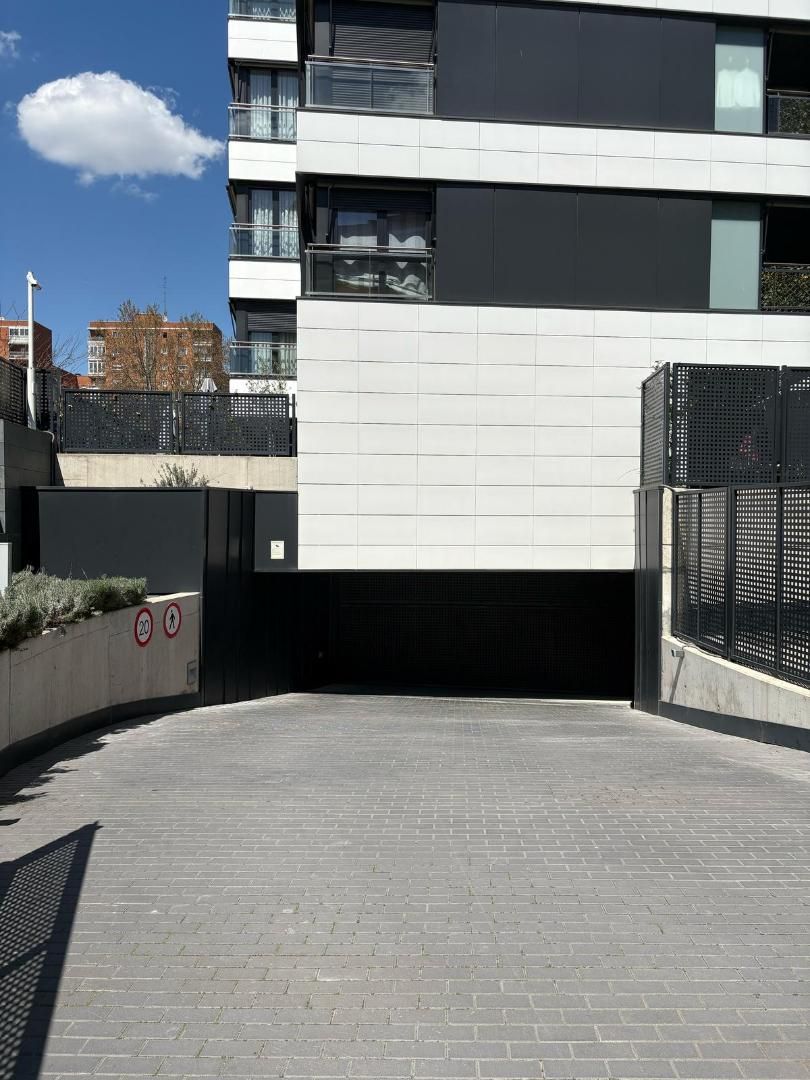 Garage to rent in Avenida de Bruselas, 37, Guindalera