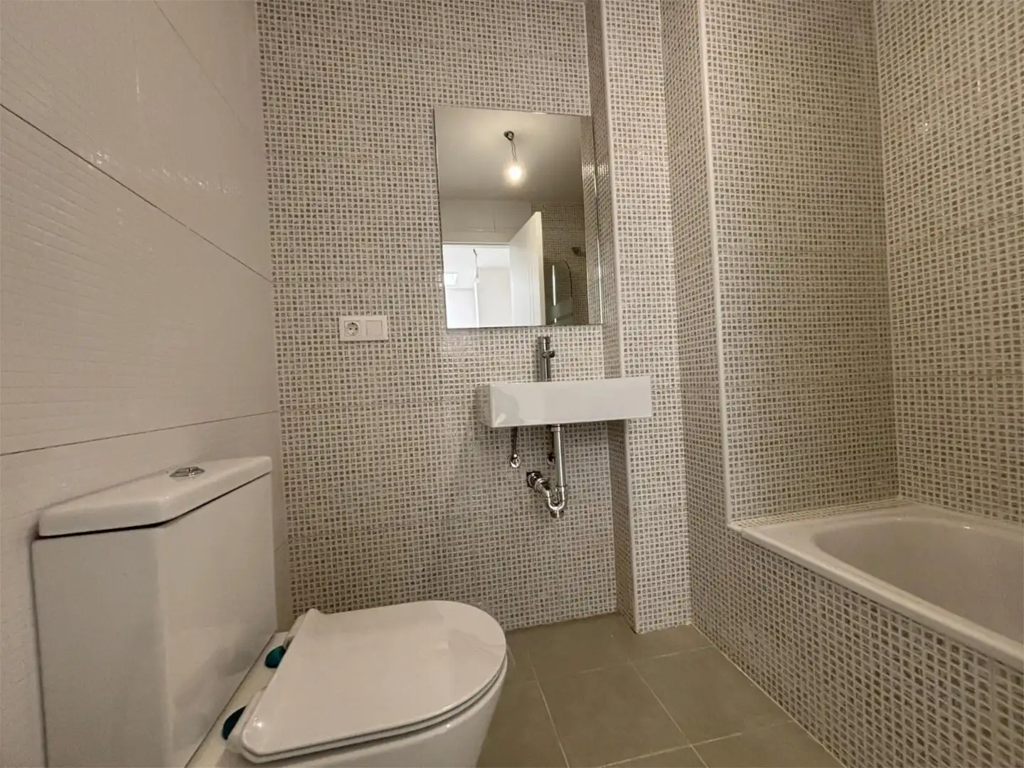 Baño de Casa o chalet en venta en Castilleja de la Cuesta con Aire acondicionado, Calefacción y Jardín privado