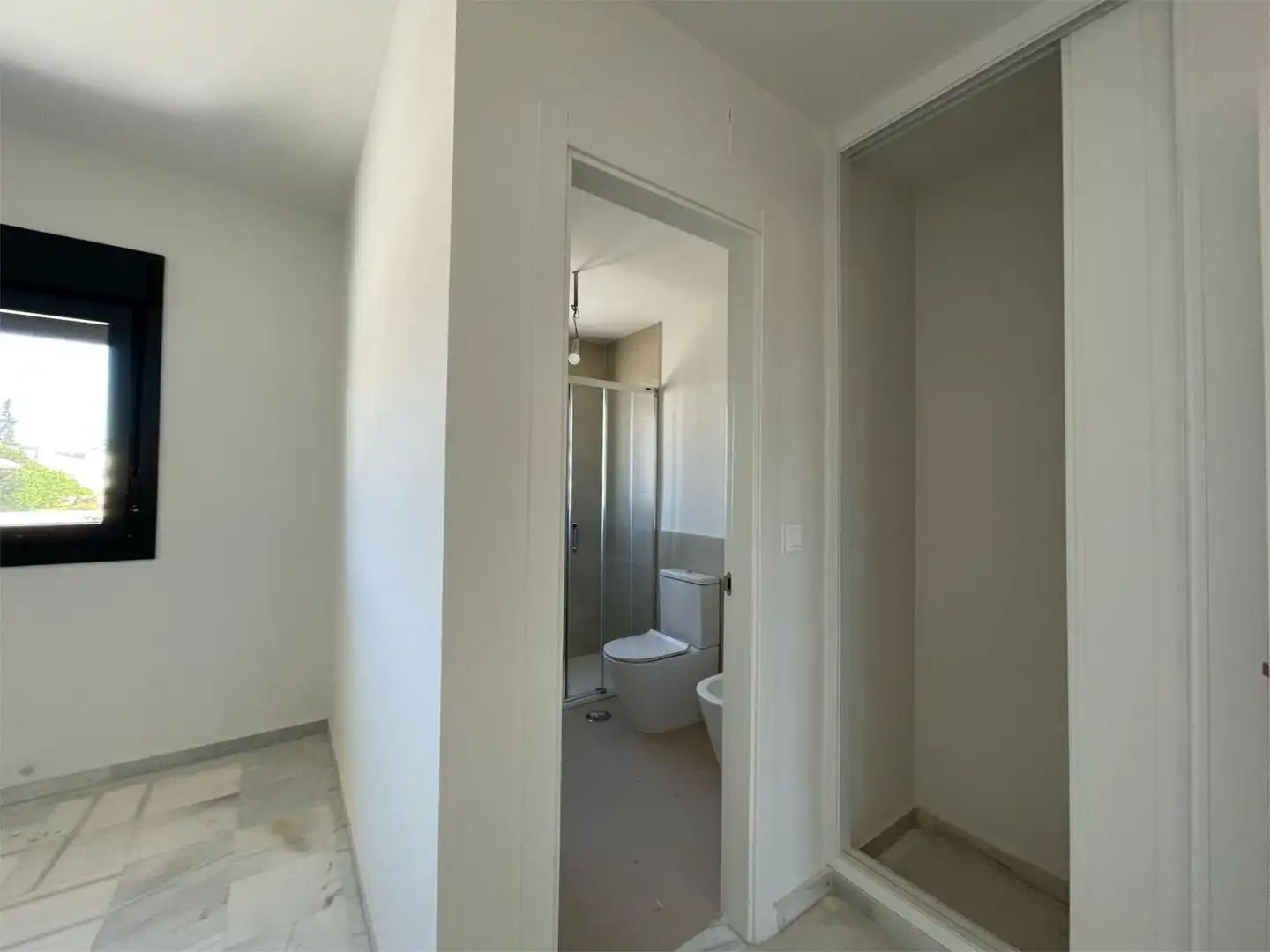 Baño de Casa o chalet en venta en Castilleja de la Cuesta con Aire acondicionado, Calefacción y Jardín privado
