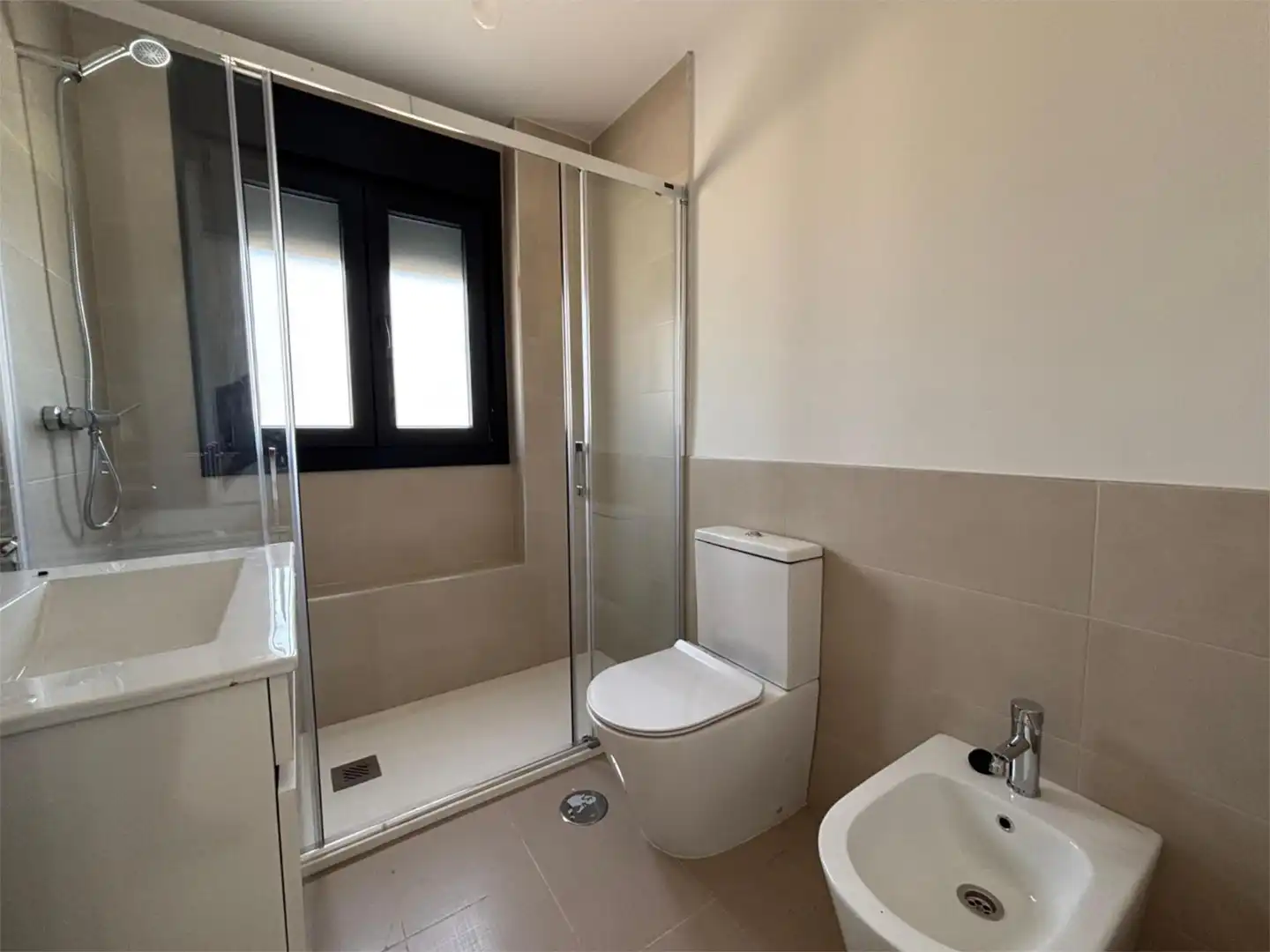 Baño de Casa o chalet en venta en Castilleja de la Cuesta con Aire acondicionado, Calefacción y Jardín privado