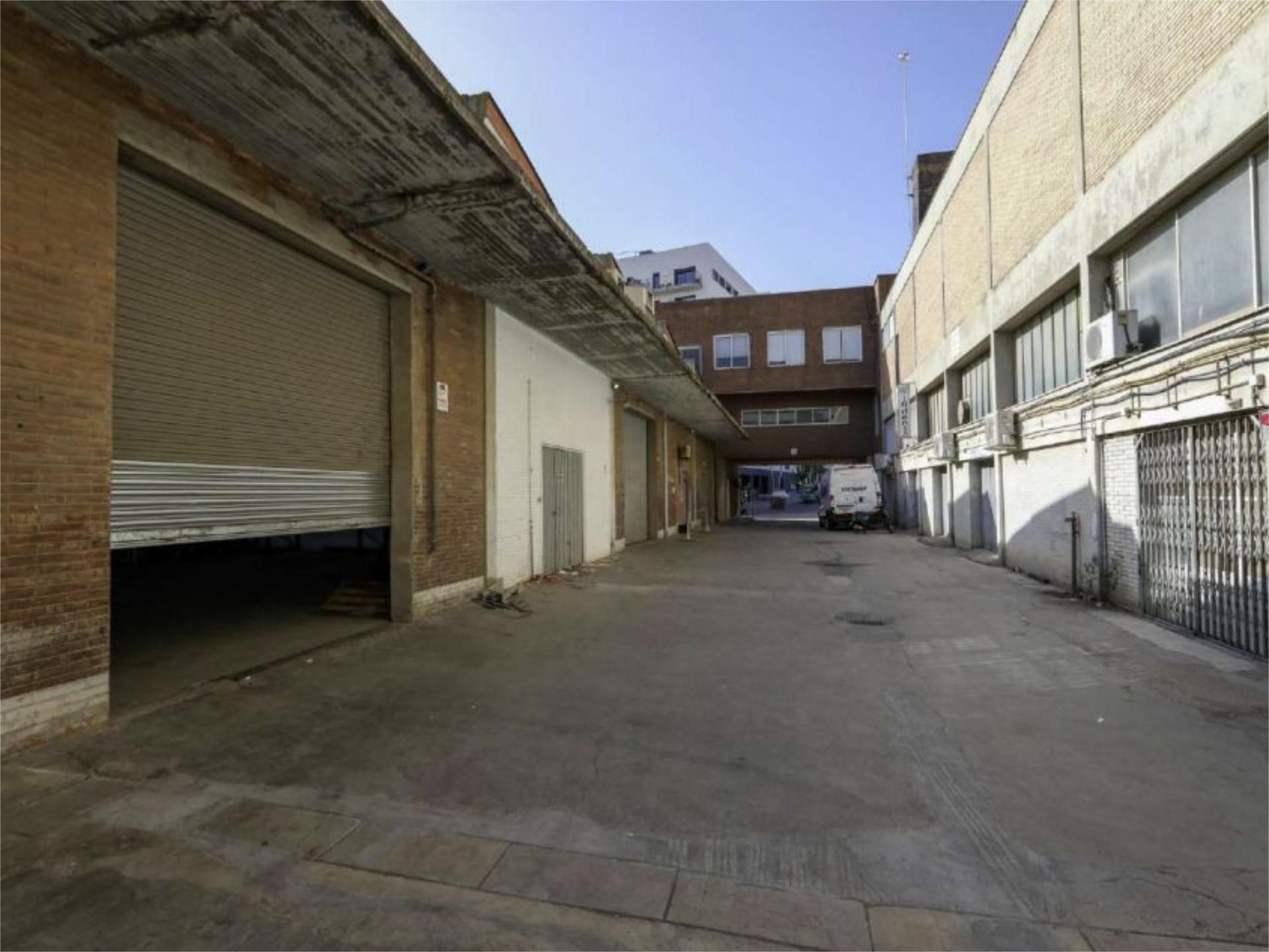Vista exterior de Nau industrial de lloguer en Sant Adrià de Besòs