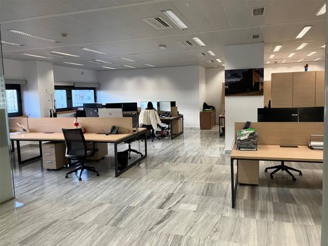 Oficina en Alquiler en Calle Pirotecnia, 65 en Parque María Luisa -Giralda Sur