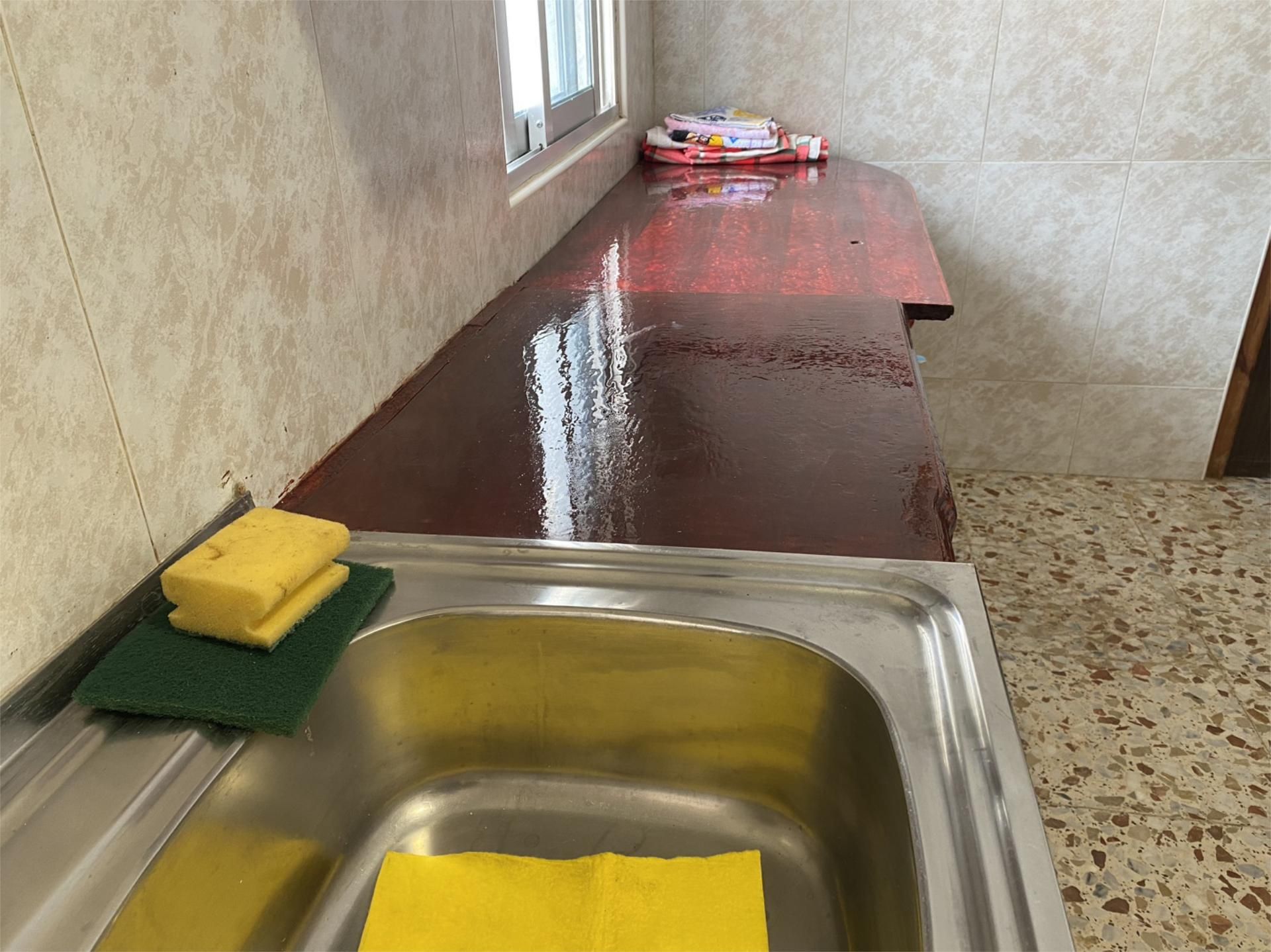 Cuina de Casa adosada per a compartir en Abenójar amb Jardí privat, Moblat i Rentadora