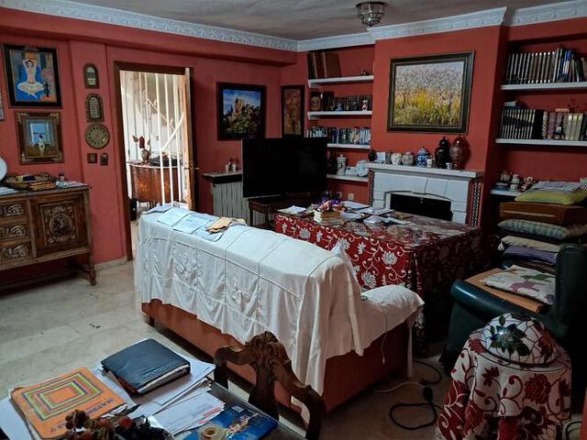 Sala d'estar de Casa adosada en venda en Peligros amb Calefacció, Jardí privat i Terrassa