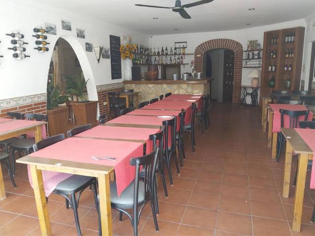 Local comercial en Alquiler en Carrer Víctor Concas, 9 en L'Estartit Poble