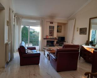 Sala d'estar de Casa o xalet en venda en Roses amb Aire condicionat, Terrassa i Balcó