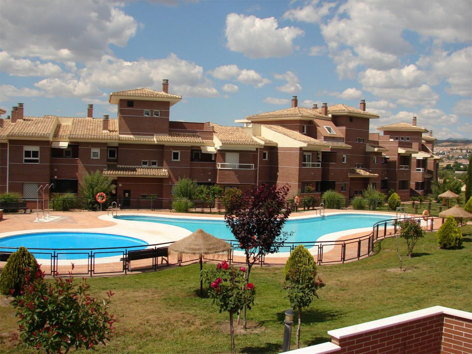 Swimming pool of Flat to share in La Zubia  with Air Conditioner, Private garden and Parquet flooring