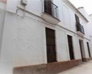Vista exterior de Pis en venda en Carmona amb Balcó
