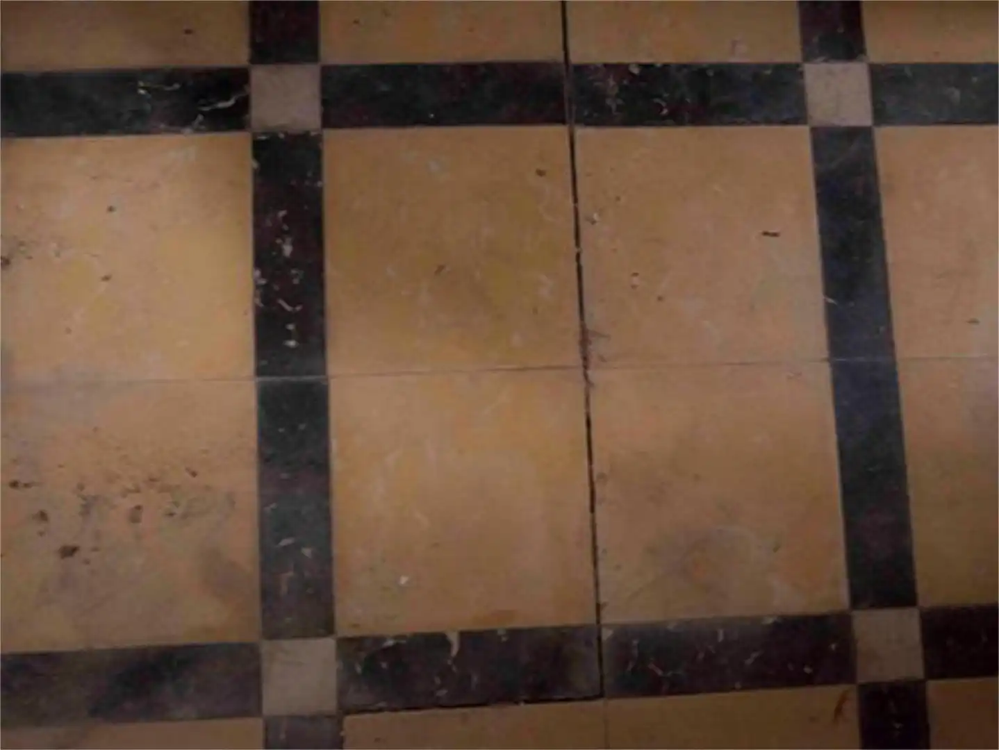 Piso en venta en Carmona con Balcón