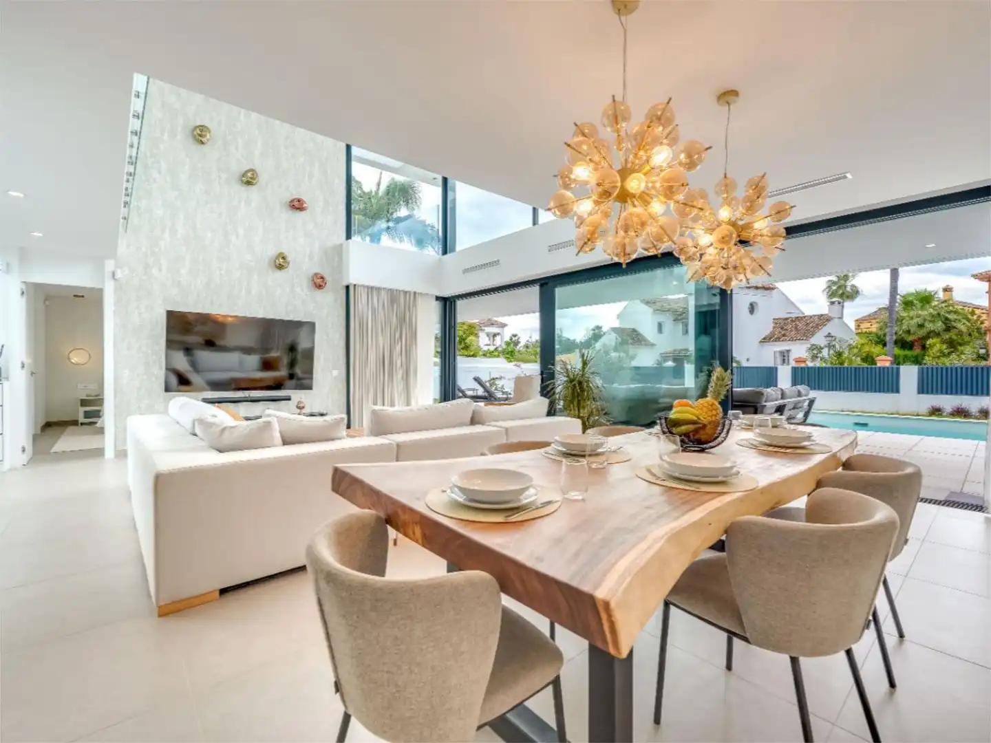 Casa o xalet en venda a Urbanización Montecarlo, 10, Nueva Alcántara Menjador de Casa o xalet en venda en Marbella amb Aire condicionat, Terrassa i Piscina