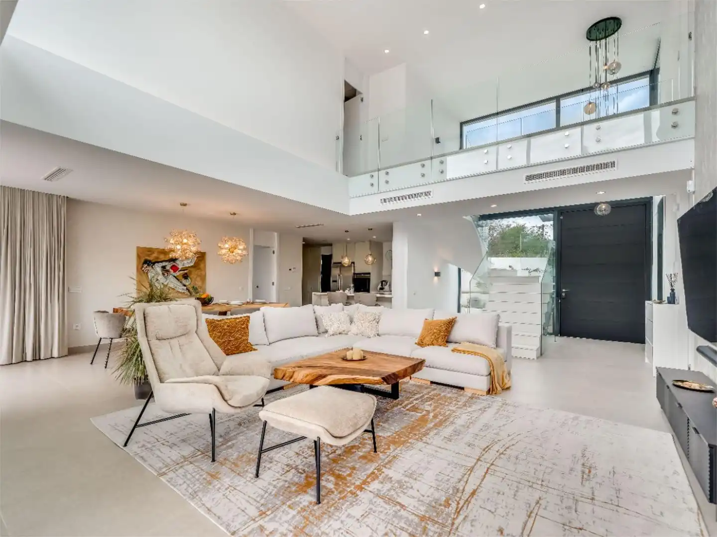 Casa o xalet en venda a Urbanización Montecarlo, 10, Nueva Alcántara Sala d'estar de Casa o xalet en venda en Marbella amb Aire condicionat, Terrassa i Piscina