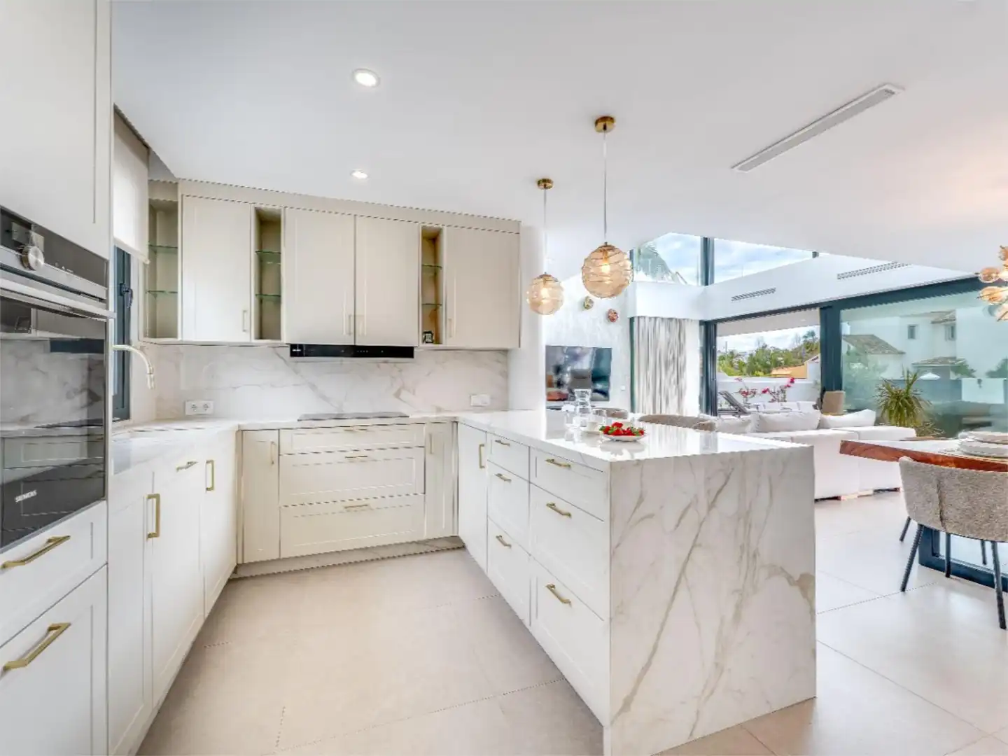 Casa o xalet en venda a Urbanización Montecarlo, 10, Nueva Alcántara Cuina de Casa o xalet en venda en Marbella amb Aire condicionat, Terrassa i Piscina