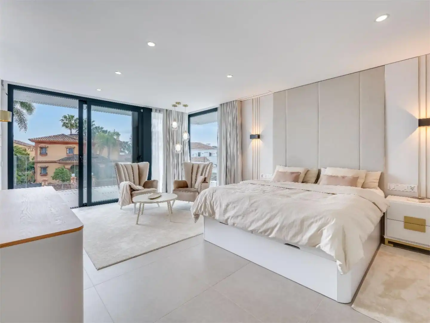Casa o xalet en venda a Urbanización Montecarlo, 10, Nueva Alcántara Dormitori de Casa o xalet en venda en Marbella amb Aire condicionat, Terrassa i Piscina