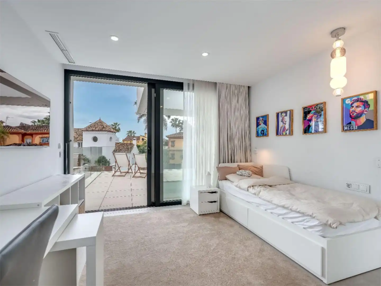 Casa o xalet en venda a Urbanización Montecarlo, 10, Nueva Alcántara Dormitori de Casa o xalet en venda en Marbella amb Aire condicionat, Terrassa i Piscina