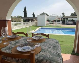 Jardí de Casa o xalet de lloguer en Utrera amb Aire condicionat, Jardí privat i Terrassa