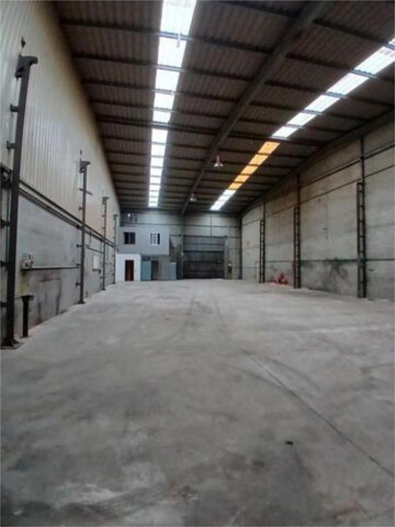 Industrial buildings to rent in Portas