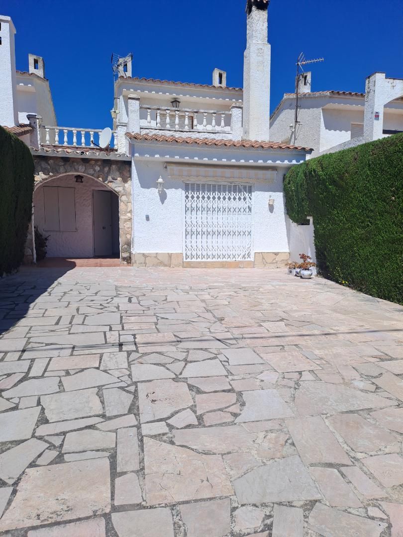 Jardí de Casa o xalet en venda en Mont-roig del Camp amb Aire condicionat, Terrassa i Piscina