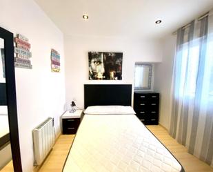 Schlafzimmer von Wohnung zum verkauf in Puente la Reina / Gares mit Heizung, Parkett und Möbliert