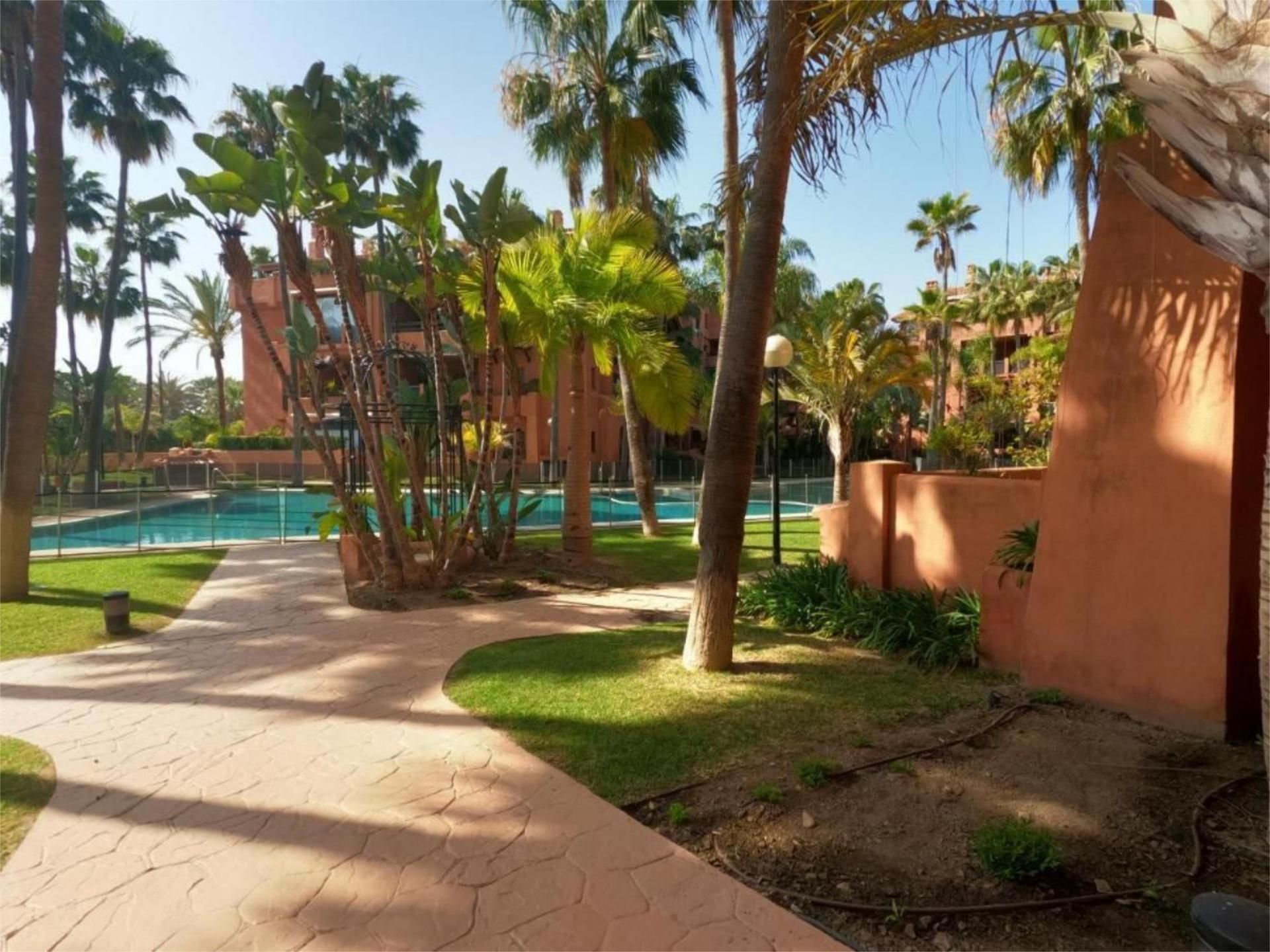 Jardí de Pis de lloguer en Motril amb Aire condicionat, Calefacció i Jardí privat